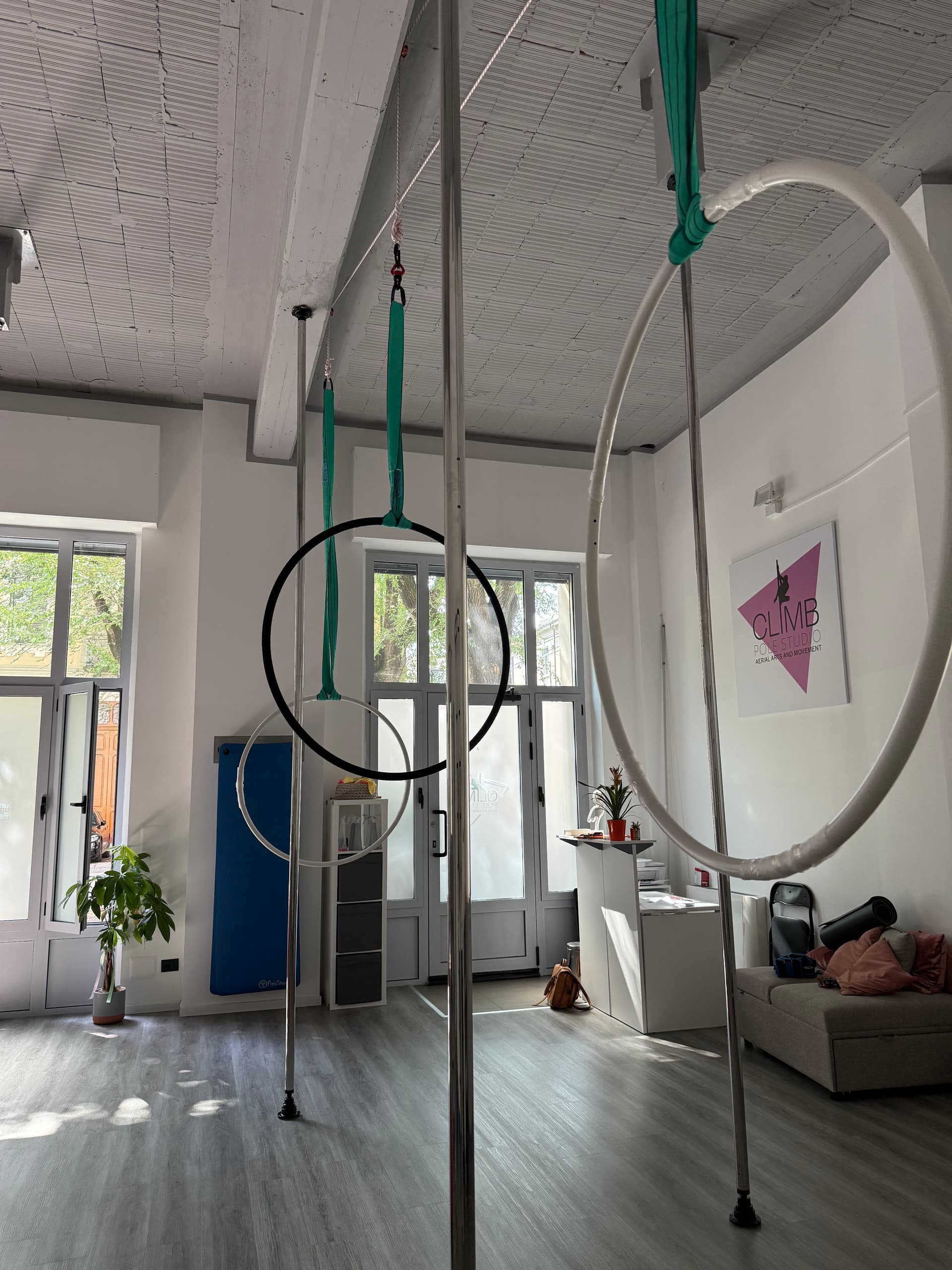 Climb Pole Studio — arti aeree e movimento